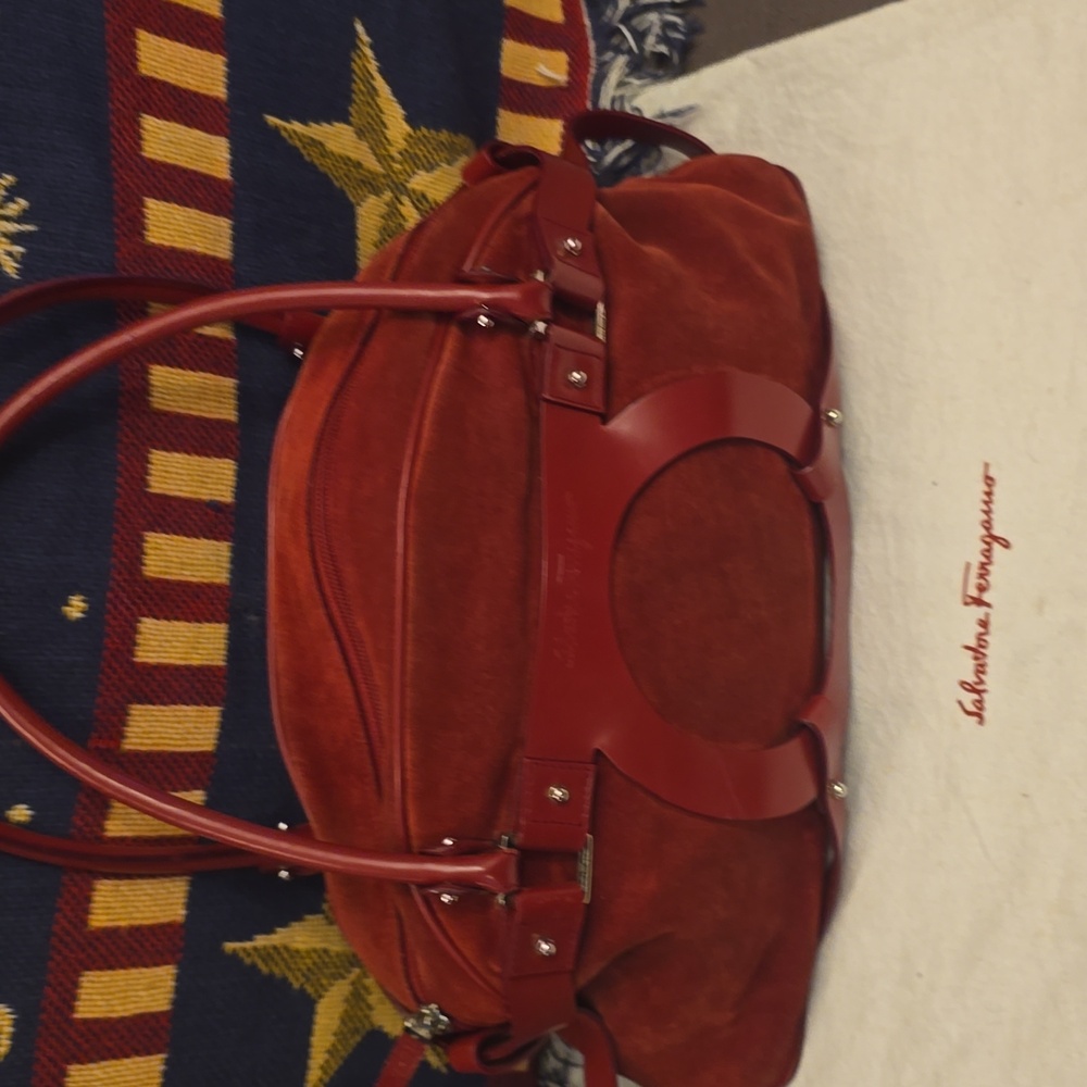 Salvatore Ferragamo Red Suede & Calf Leather Shoulder Bag with Structured Design - Picture 15 of 16